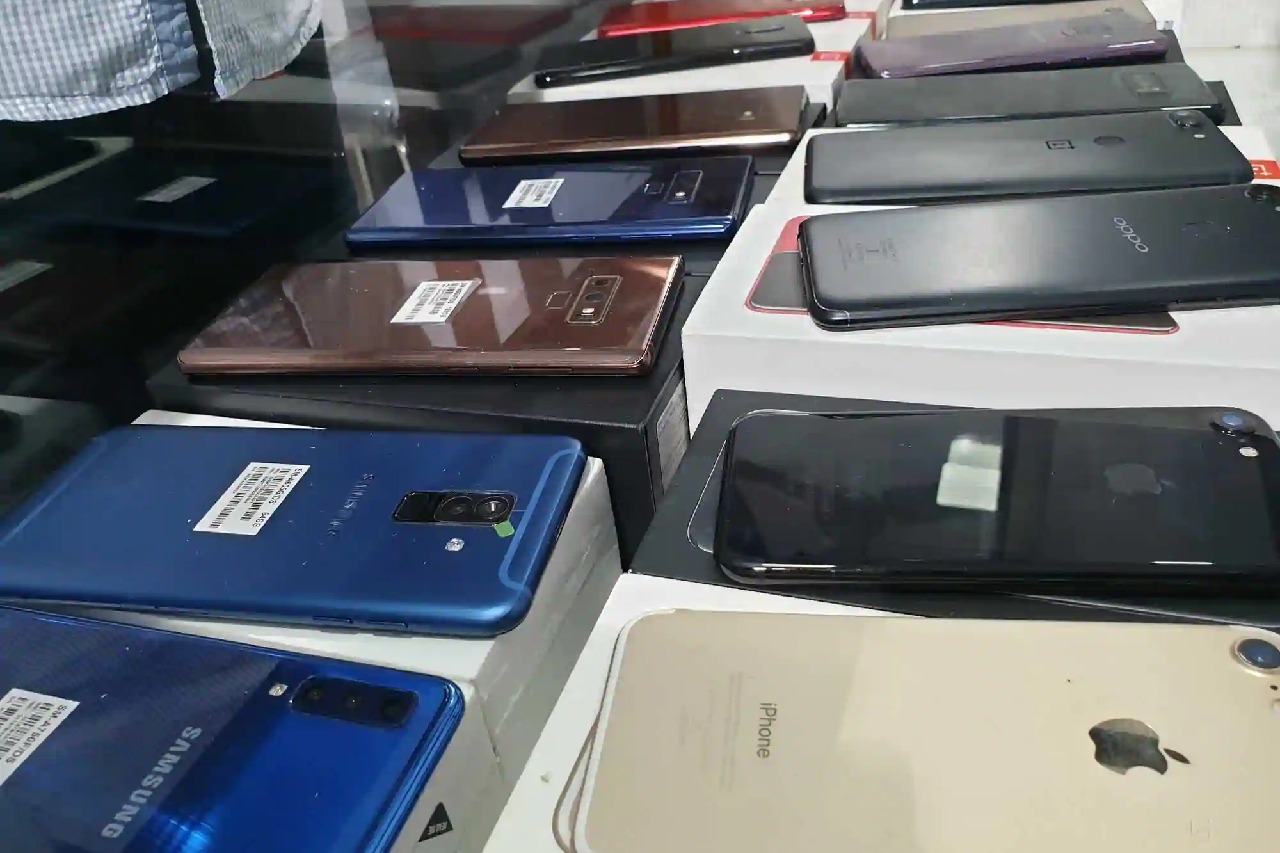 Govt blocks about 1.4L mobile handsets linked to financial frauds