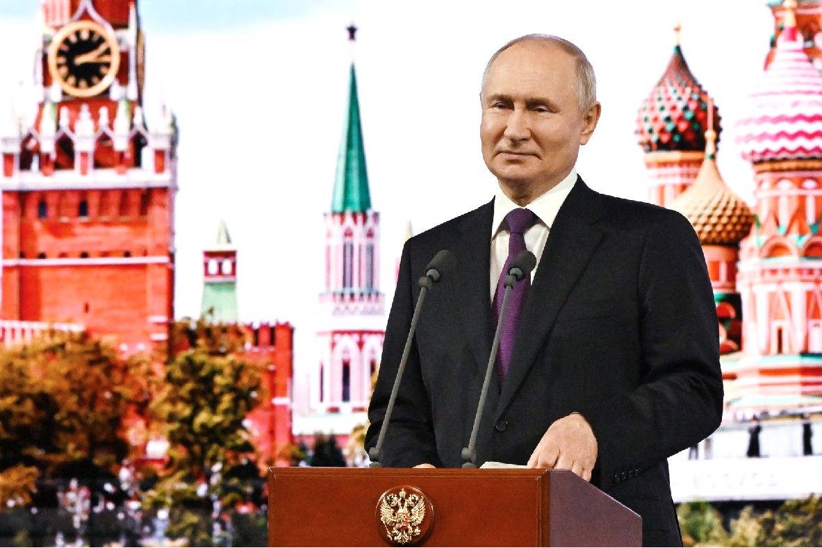 Putin plans to double troops along NATO border