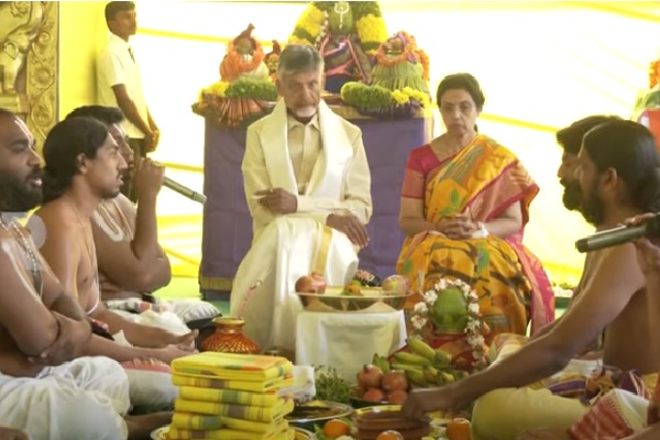 Chandrababu Conducts Rajashyamala Yagna at His Residence