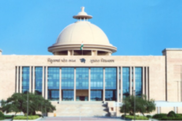 10 Cong MLAs suspended in Guj Assembly amid protests over fake govt offices