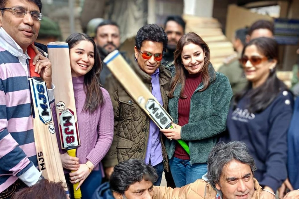 Tendulkar’s Kashmir visit to boost local crafts, bat industry