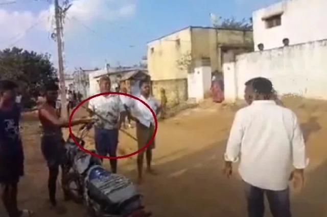 YSRCP activist attempts to attack TDP leader Somireddy with iron rod