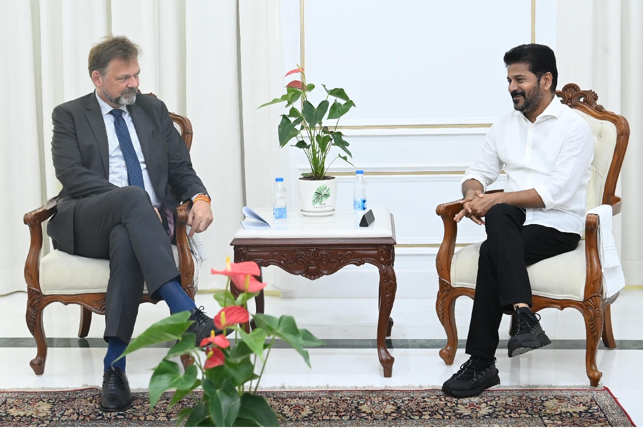 ఫొటోలు: - సచివాలయంలో ముఖ్యమంత్రి రేవంత్ రెడ్డి గారిని కలిసిన జర్మనీ రాయబారి డాక్టర్ ఫిలిఫ్ అకర్ మన్