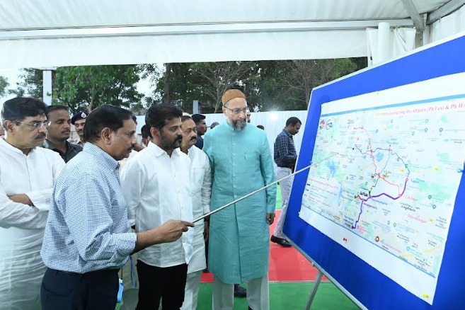 ఫలక్ నుమా సమీపంలోని ఫరూక్ నగర్ బస్ డిపో వద్ద పాత బస్తీ మెట్రో రైలు ప్రాజెక్టు విస్తరణకు శంకుస్థాపన చేసిన ముఖ్యమంత్రి ఏ.రేవంత్ రెడ్డి 