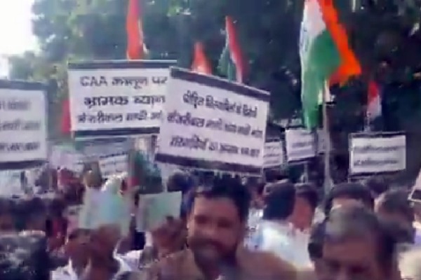 Hindu migrants protest outside CM Kejriwal's residence over CAA remarks