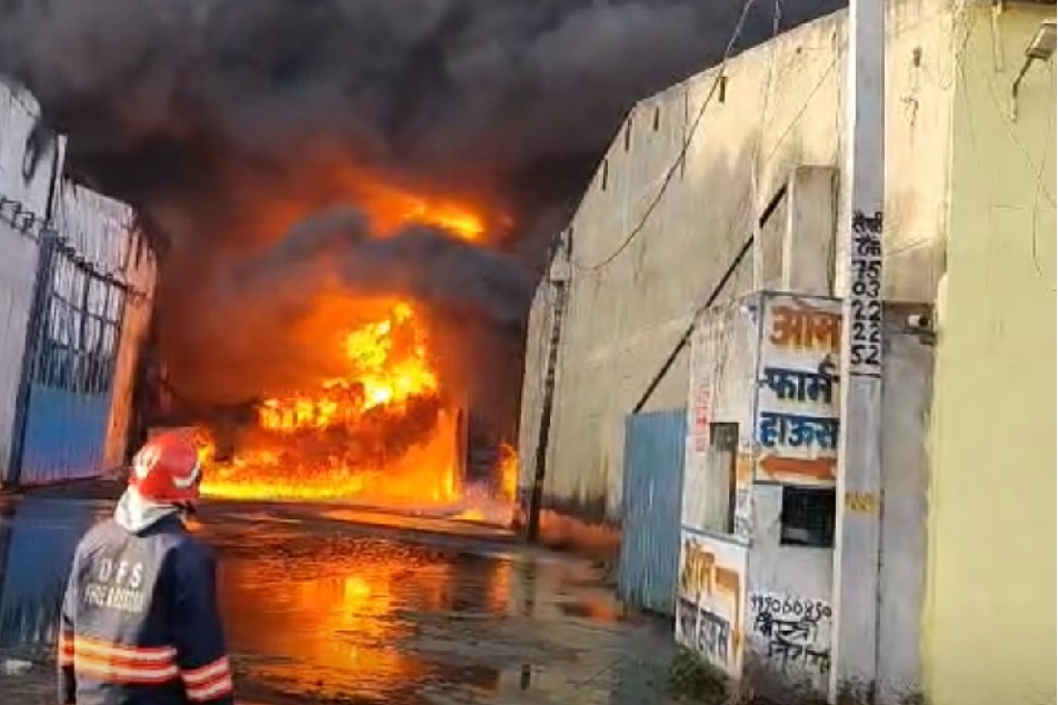 Massive fire at godown in Delhi's Alipur, 34 fire tenders rush in