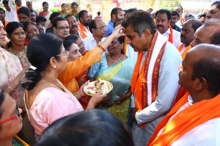 Kamareddy MLA Slams Revanth Reddy's Election Promises as Unrealistic