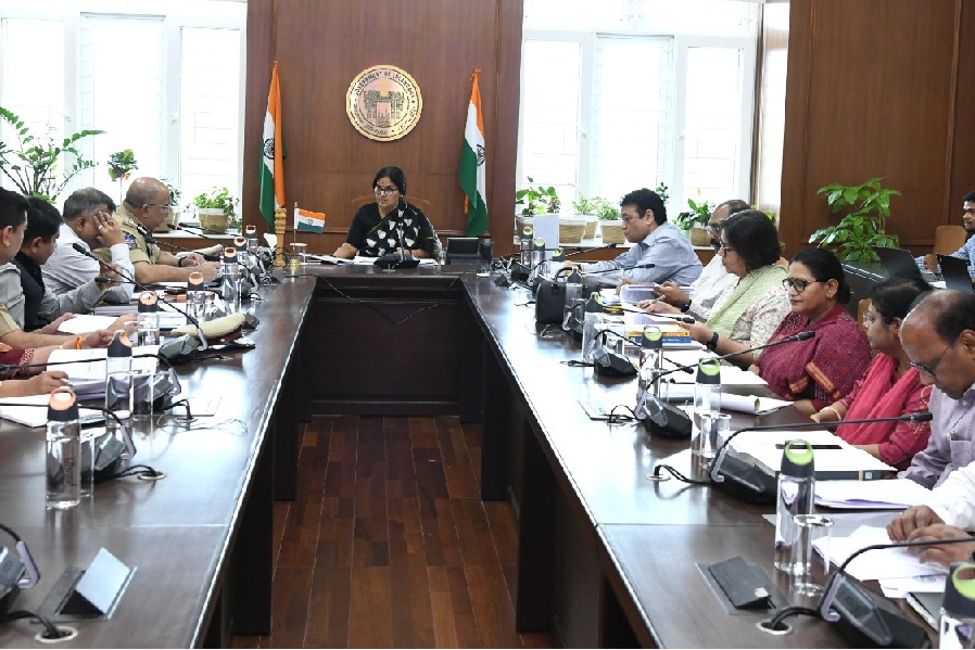 CS Smt. Santhi Kumari held a meeting with officials and reviewed the implementation of the model code of conduct
