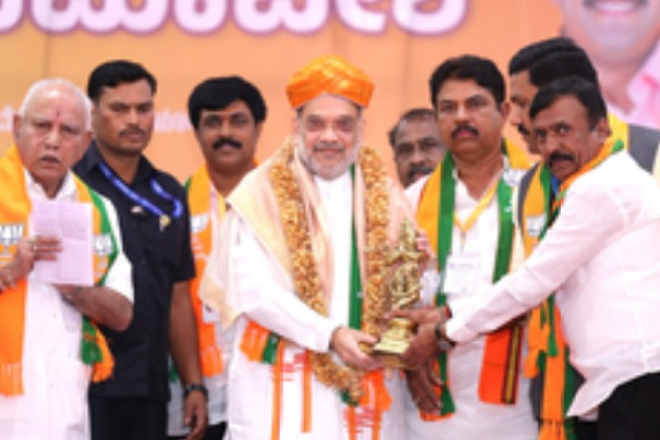 K'taka CM saving his chair which Dy CM is trying to snatch: Amit Shah