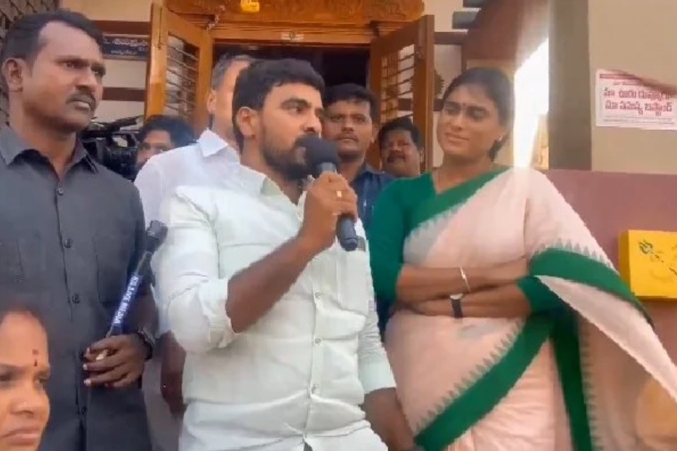 A young man lauds Jagan during Sharmila's rally; Sharmila retorts