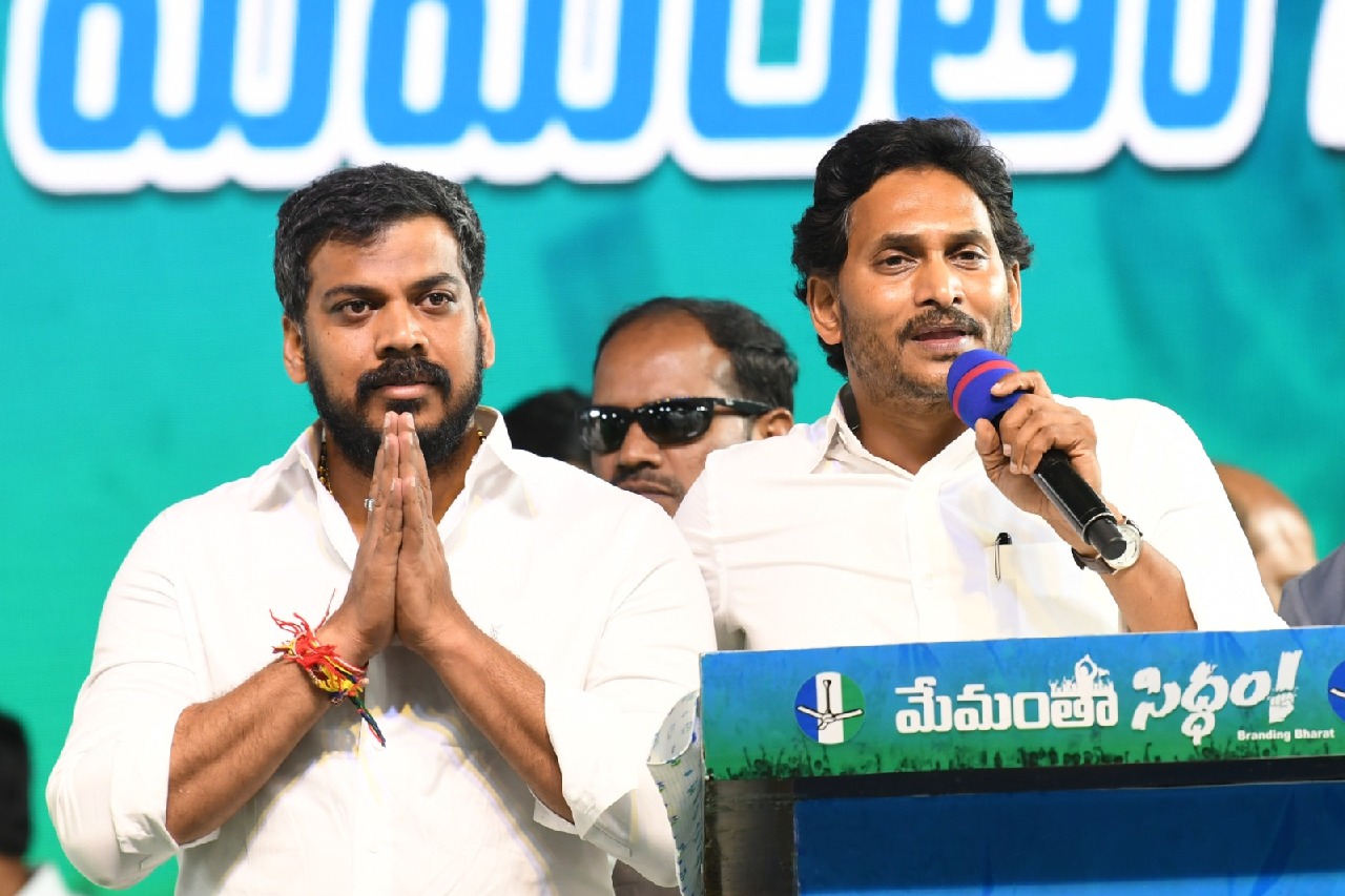 Chandrababu Naidu beats chameleon in changing colurs: Jagan Reddy