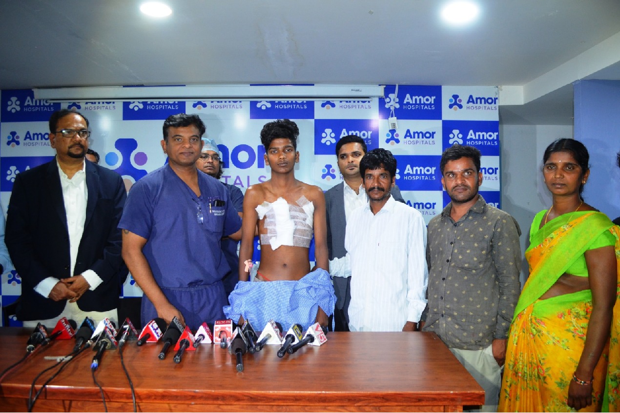 15 ఏళ్ల యువ‌కుడికి అరుదైన స‌మ‌స్య; సంక్లిష్ట‌మైన శ‌స్త్రచికిత్స‌తో స‌రిచేసిన అమోర్ వైద్యులు