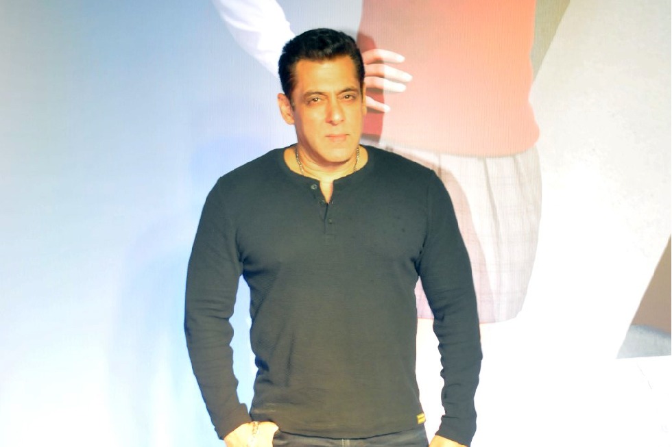 Duo on motorcycle opens fire near Salman Khan's home