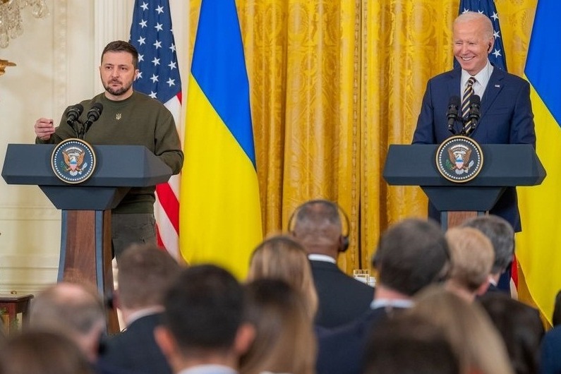 Zelensky, Biden discuss aid for Ukraine over phone
