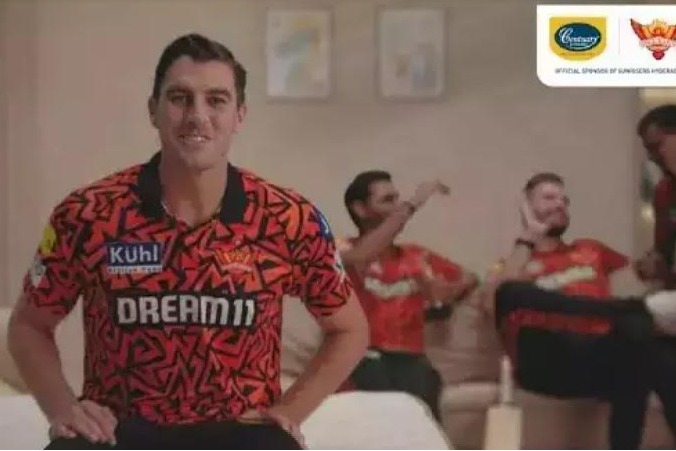 "Sunrisers Hyderabad's Orange Army Energized by Centuary Q-Gel Mattress in New TVC #SleepQool"
