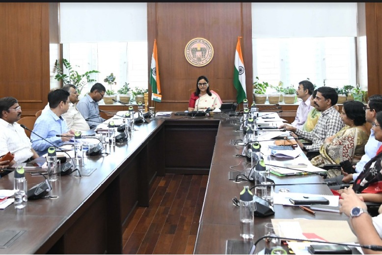 Chief Secretary Smt. Santhi Kumari Reviews EoDB Reforms with Senior Officials