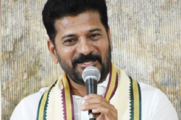 Revanth Reddy Praises Khammam’s Tenacity at Janajatara Sabha