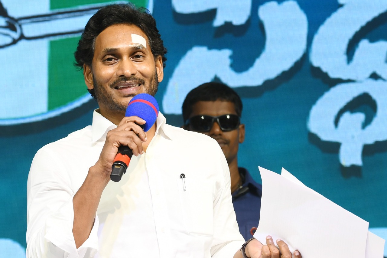 Chandrababu Naidu sought Centre's help to stop DBT schemes, claims Jagan Reddy