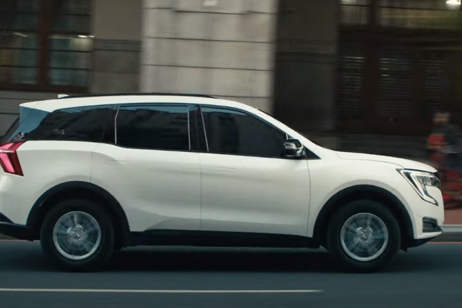 Mahindra launches new variant for 'XUV700' starting at Rs 16.89 lakh