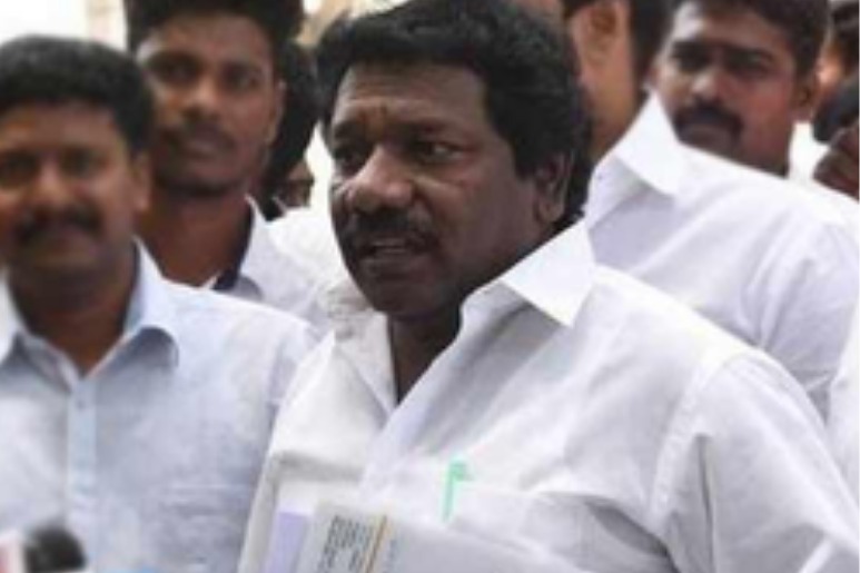Tamil actor Karunas found in possession of bullets at Chennai airport