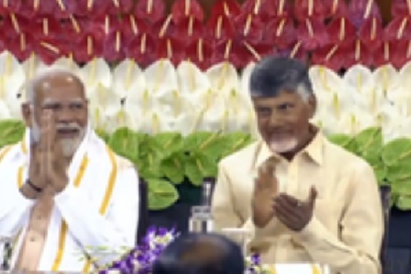 Naidu sends clear message with praise for PM Modi at NDA meet