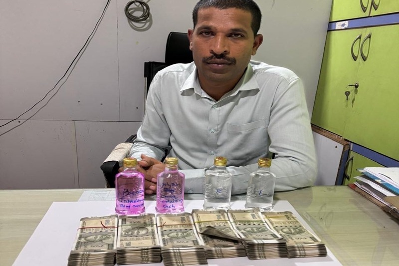 Hyderabad cop caught while accepting Rs 3 lakh bribe