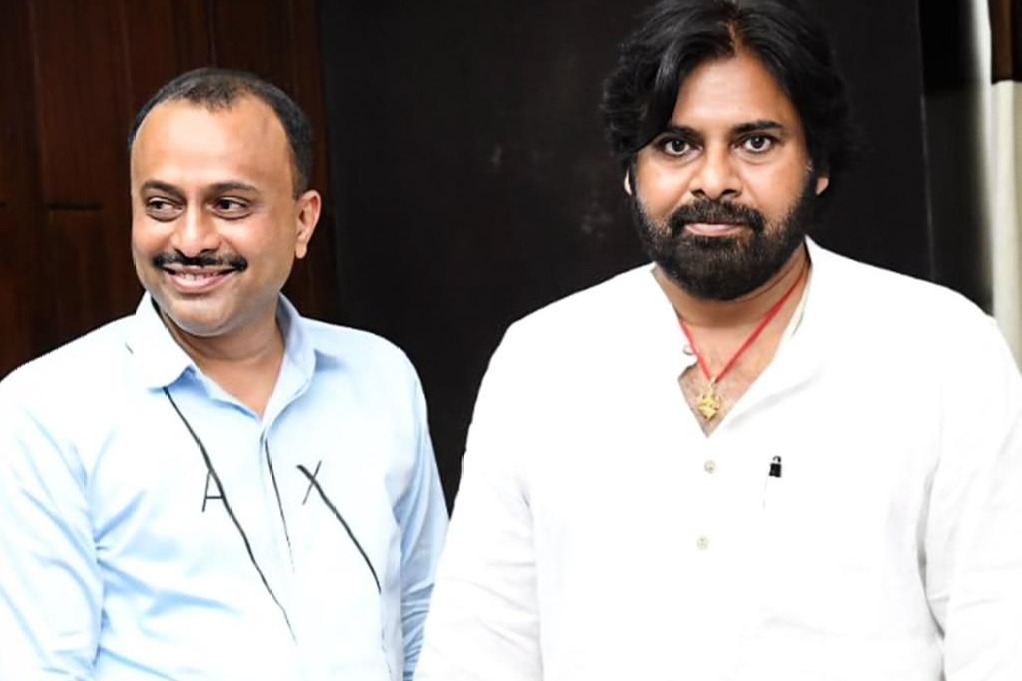 ఏపీ డిప్యూటీ సీఎం పవన్ కళ్యాణ్‌ను ప్రత్యేకంగా అభినందించిన నిర్మాత TG విశ్వప్రసాద్  