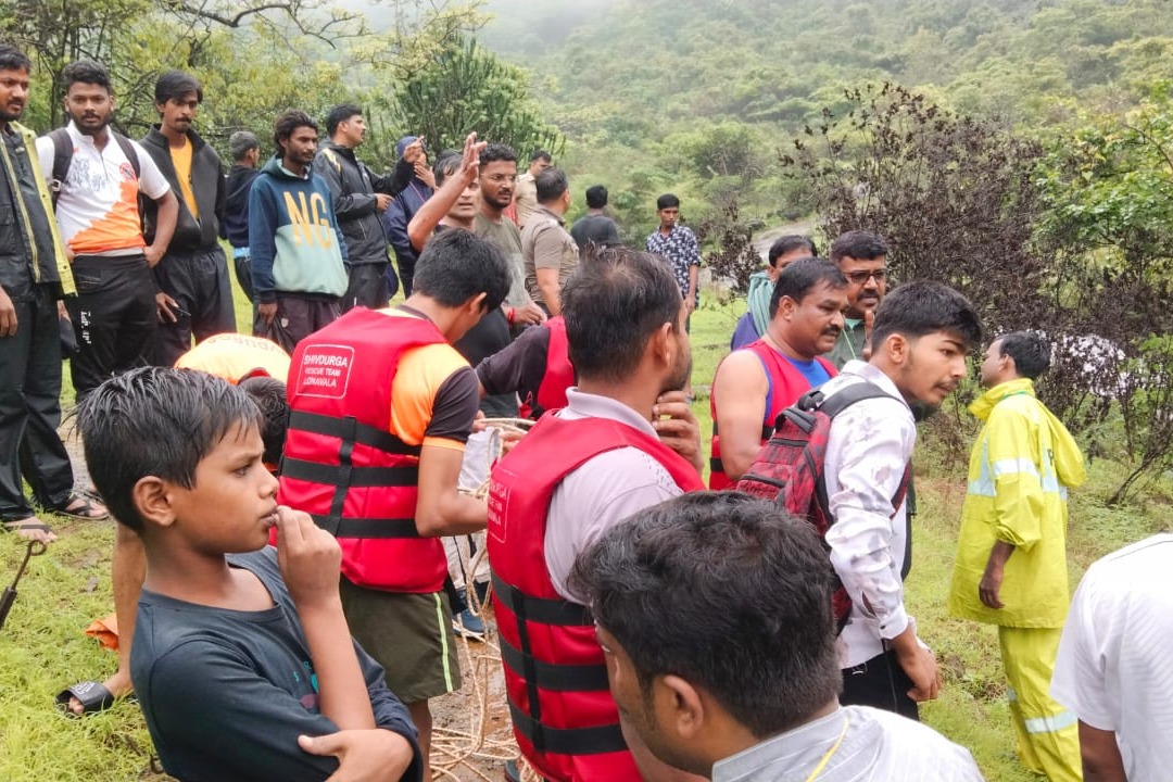 Four minor kids among 5 picnickers drown in Pune waterfall