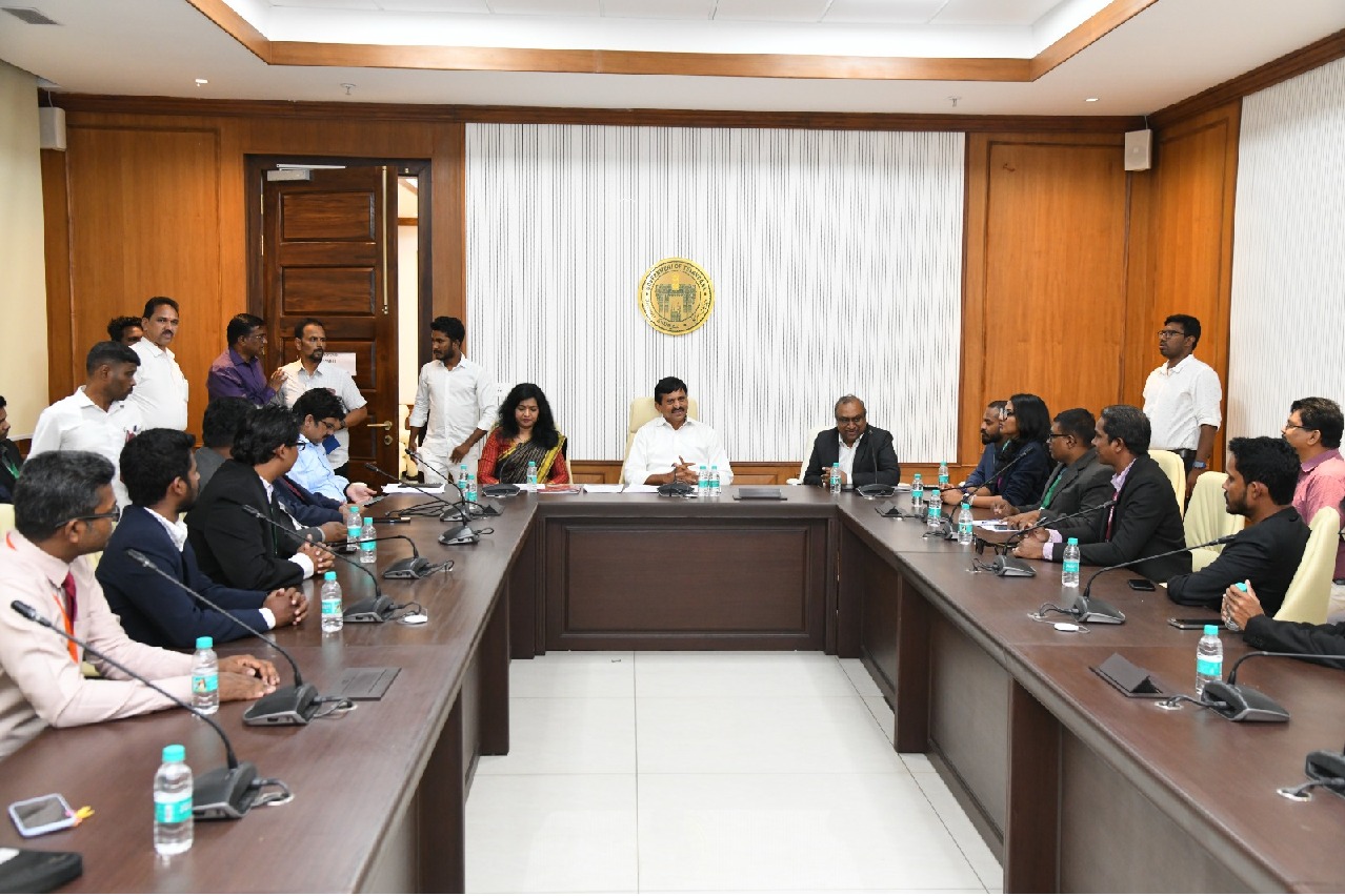 పేదల అభ్యున్నతే లక్షంగా పని చేస్తున్నాం; శ్రీలంక జర్నలిస్టులతో మంత్రి పొంగులేటి శ్రీనివాస్ రెడ్డి