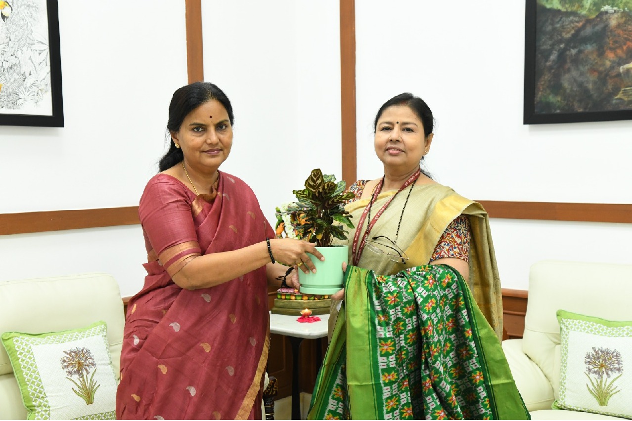 ఫొటోలు: కేంద్ర ఫుడ్ ప్రోసెసింగ్ మంత్రిత్వ కార్యదర్శి అనితా ప్రవీణ్ సచివాలయంలో శాంతి కుమారి తో సమావేశం