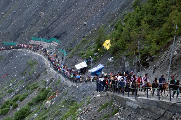 Amarnath Yatra surpasses last year's record, 4.51 lakh pilgrims visit cave shrine in 29 days