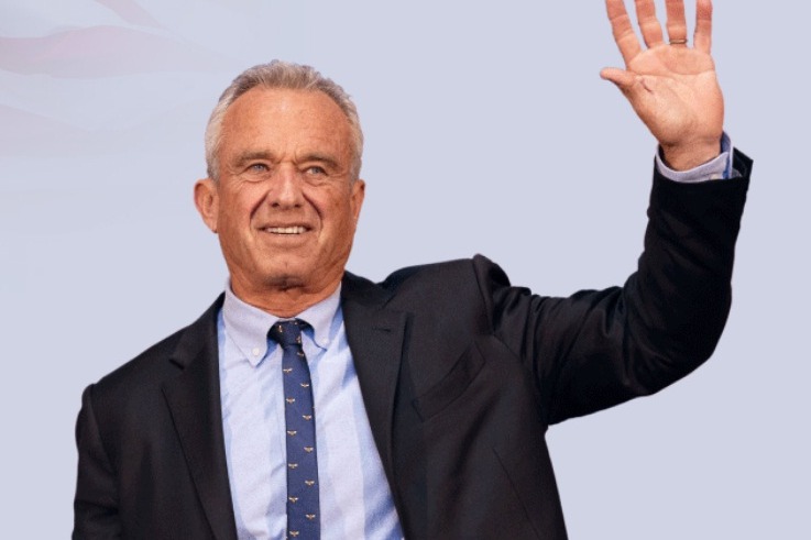 Kennedy quits US presidential race, backs Trump