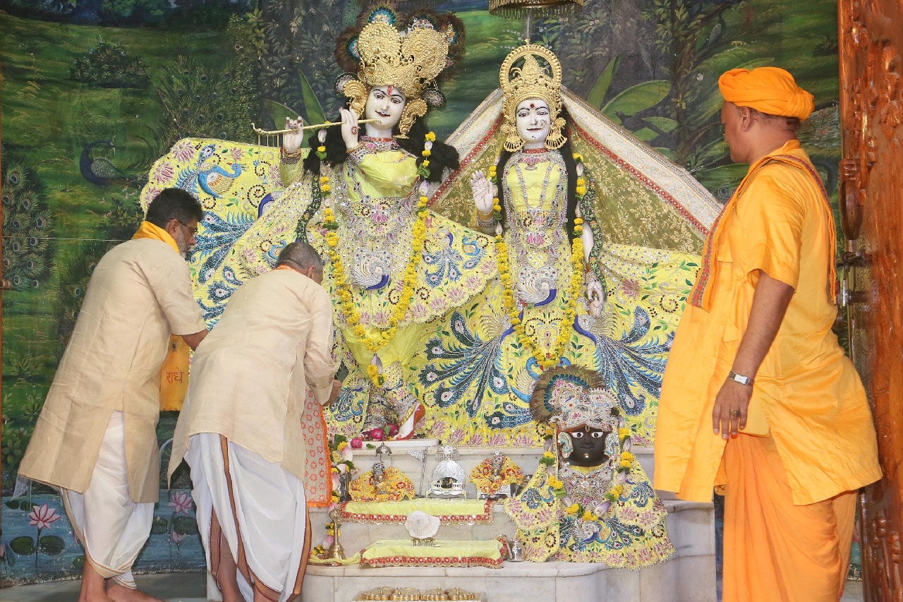 'Imbibe teachings of Lord Shri Krishna', Prez Murmu, PM Modi greet people on Janmashtami