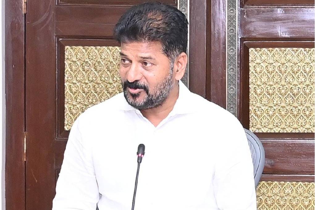 Heavy rain lashes Telangana, CM appeals to people to remain indoors