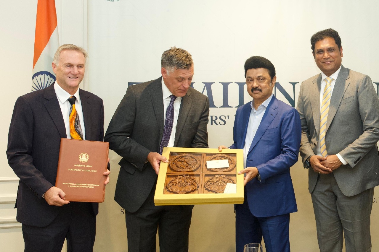 TN CM signs MoU worth Rs 2000 crore with Trilliant