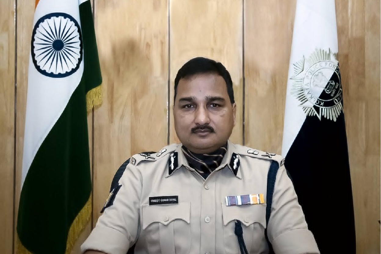 Take back medals of Kolkata Police Commissioner: Bengal LoP to President