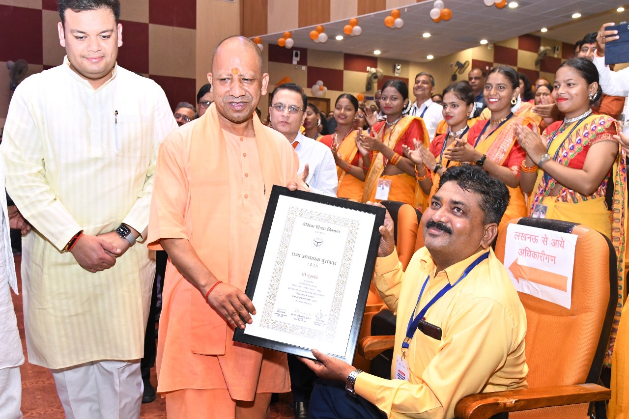 An unconventional tribute: Yogi Adityanath descends from dais to honour injured teacher