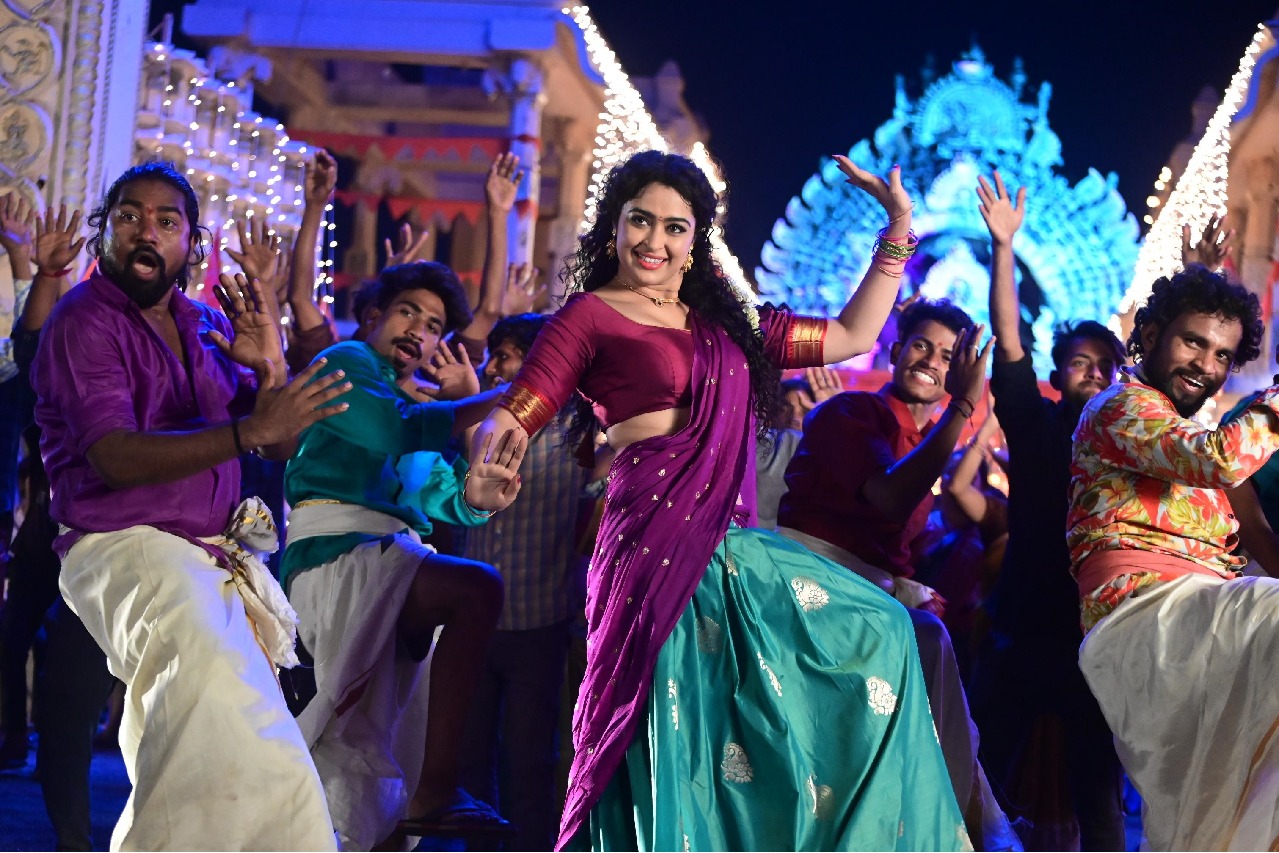 అప్సరా రాణి ‘రాచరికం’ నుంచి జోరుపెంచే ‘టిక్కు టిక్కు’ పాట విడుదల 