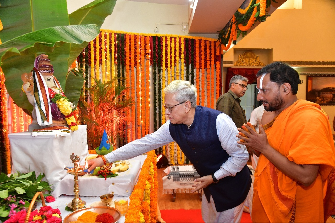 Governor Sri Jishnu Dev Varma performed special puja as part of Shri Ganesh
Chaturthi celebrations at Raj Bhavan