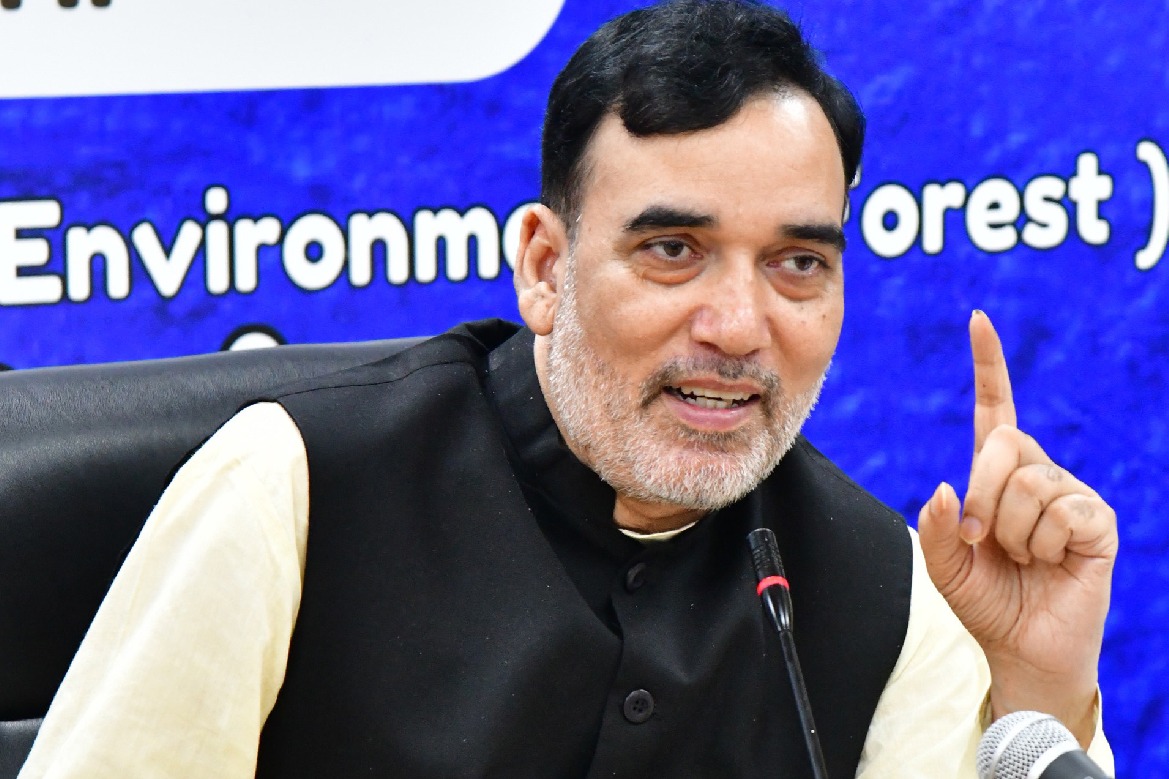 Delhi govt bans firecrackers till Jan 1 to combat winter air pollution