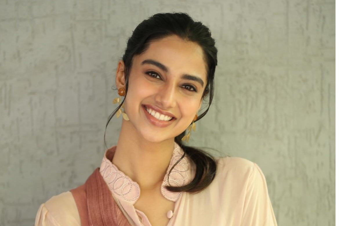 తల్లి పాత్ర చేయడం ఛాలెంజింగ్‌గా అనిపించింది! :  కథానాయిక మీనాక్షి చౌదరి