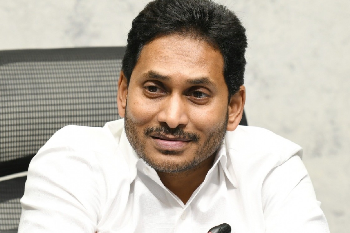 Jagan warns police officers 'flouting rules' to target YSRCP men