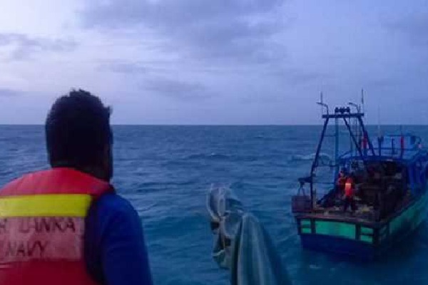Sri Lankan Navy arrests 23 Tamil fishers for crossing IMBL