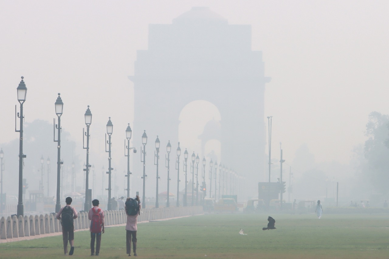Delhi air quality remains 'very poor'