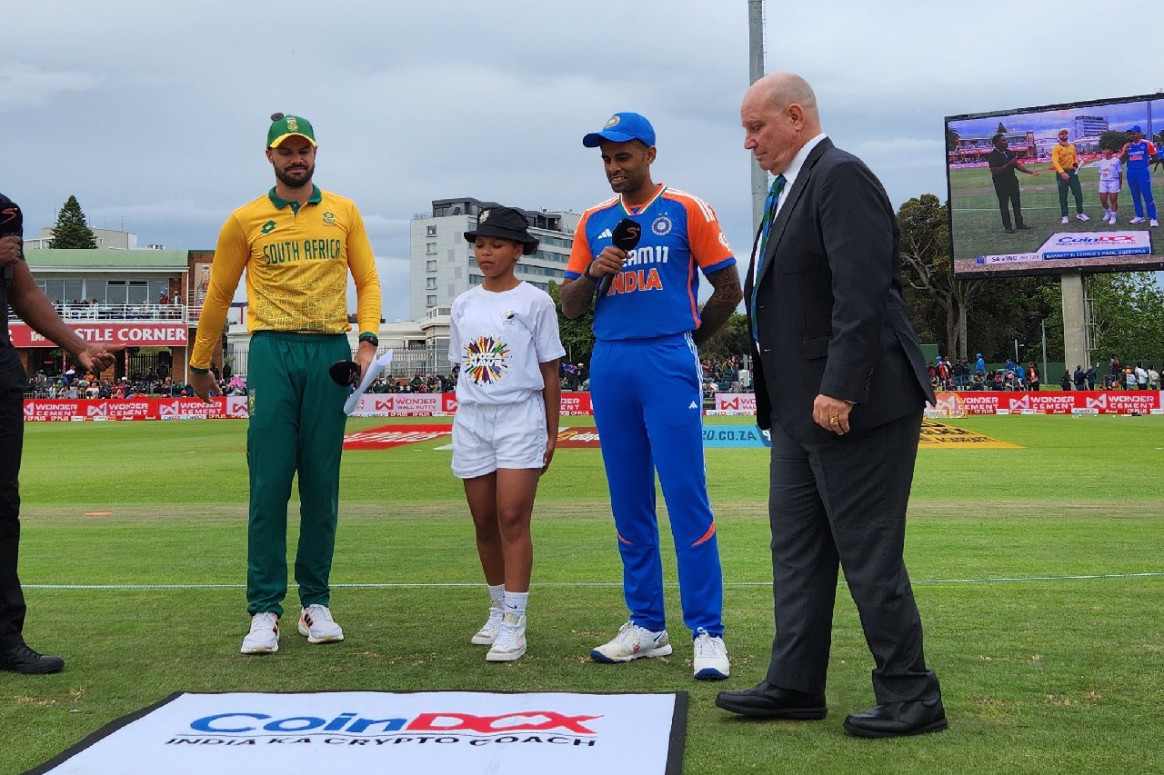 2nd T20I: Hendricks comes in as South Africa elect to bowl against India