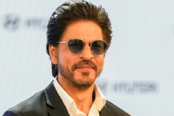 Lawyer Faizan Khan nabbed from Chhattisgarh for threatening Shah Rukh Khan