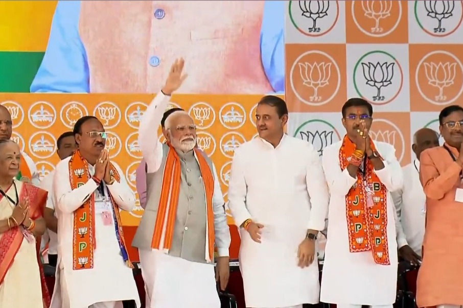 Congress has PhD in stalling works, Aghadi means biggest player in corruption, says PM Modi in Maha rally