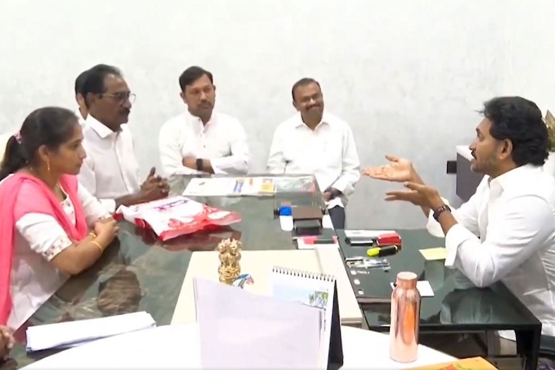 Inturi Ravi Kiran's Wife, Sujana, Meets Former CM YS Jagan