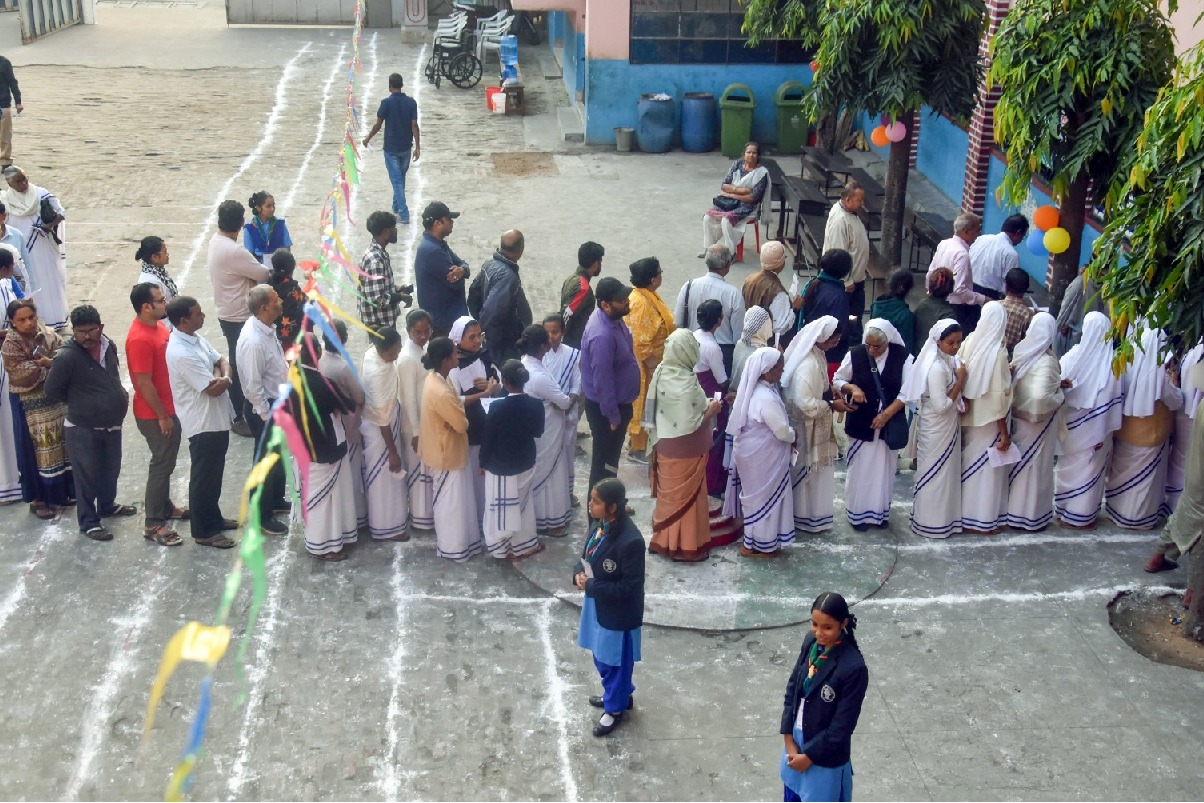 J'khand records 31.37 pc voter turnout, polling officer in Deoghar removed over 'bias'