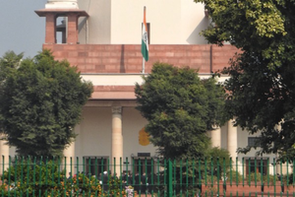 Is anyone stopping polluting trucks from entering Delhi, asks SC